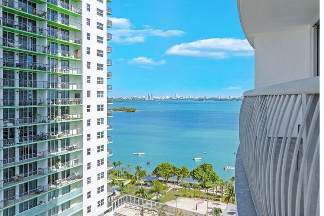 Building Photo - 1750 N Bayshore Dr