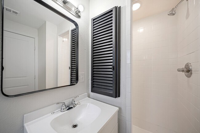 Building Photo - 411 Ave A
