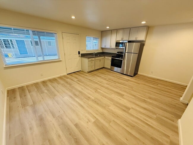 Building Photo - 950 Modesto Ave