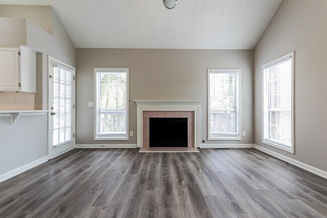 Building Photo - 25 Karen Camille Dr NW