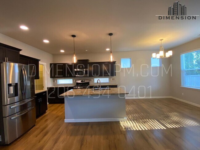 Foto del edificio - Spacious 4 Bed, 2.5 Bath Home with Garage ...