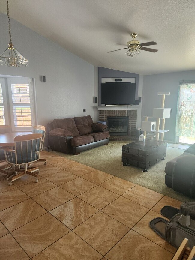 Building Photo - $350 Off First Months Rent on this Charmin...