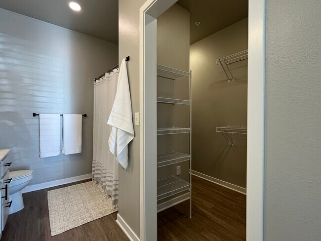 Building Photo - Center Stage