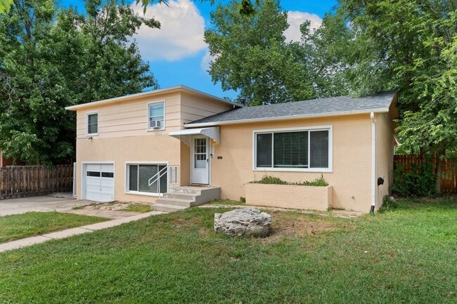 Building Photo - 2506 Lelaray St