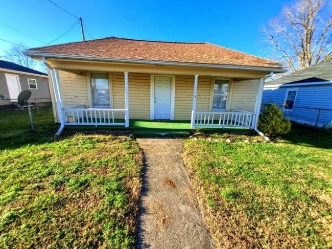 Building Photo - 1730 Park St