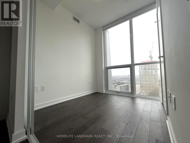 Building Photo - 1 Yorkville Ave