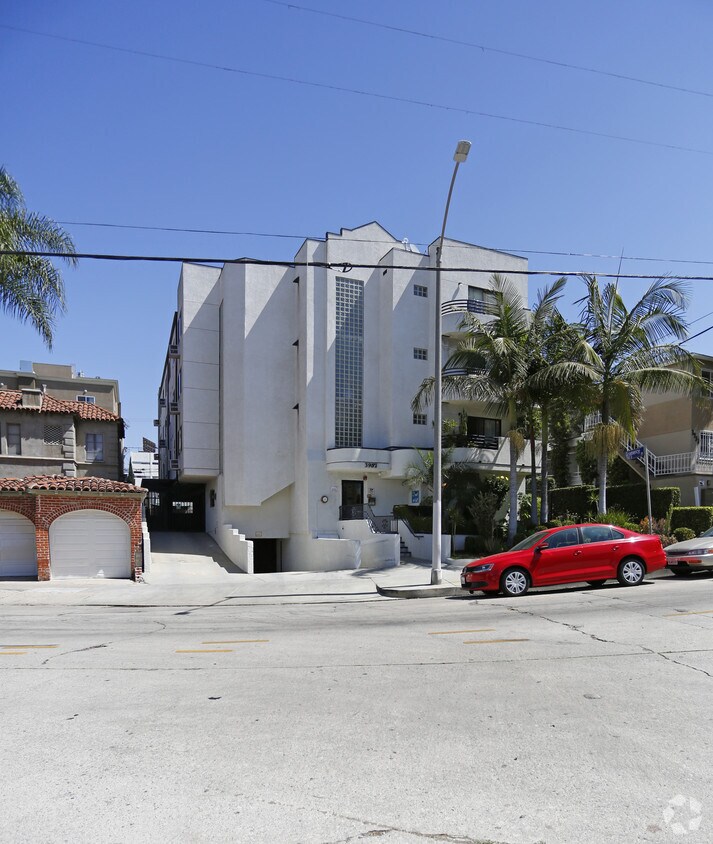 Foto principal - 3957 W 7th St