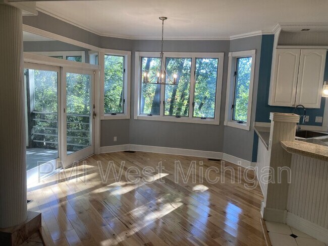 Foto del edificio - 6803 Blue Ridge Dr NE