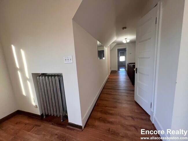 Foto del edificio - 186 Powder House Blvd