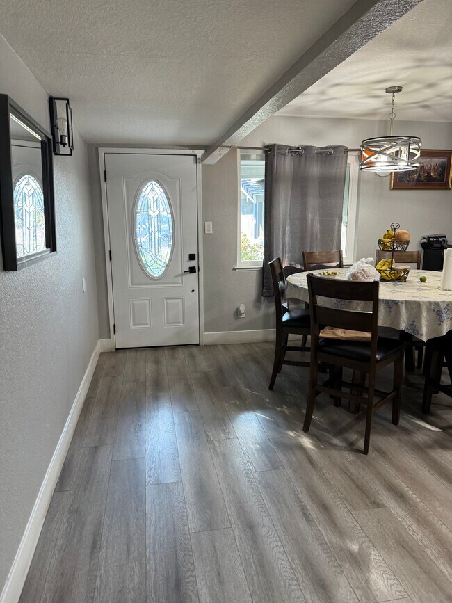 Foto del edificio - 5916 Marlin Cir