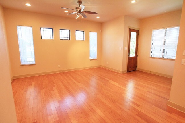Foto del edificio - 1803 E 18th St