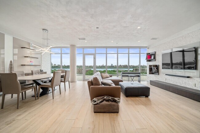 Foto del edificio - 100 Thompson Ln