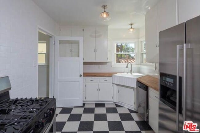 Building Photo - 2117 Alcyona Dr
