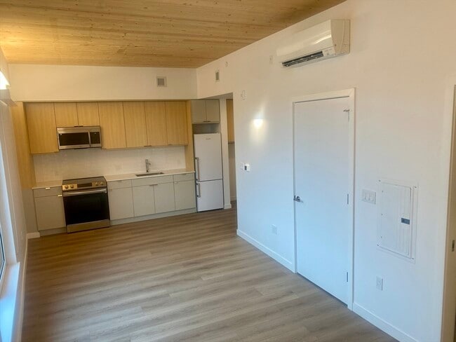 Building Photo - 154 Broadway