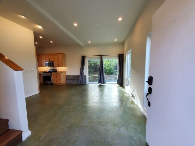 Foto del edificio - Well Maintained 1 Bedroom in Banana Belt a...