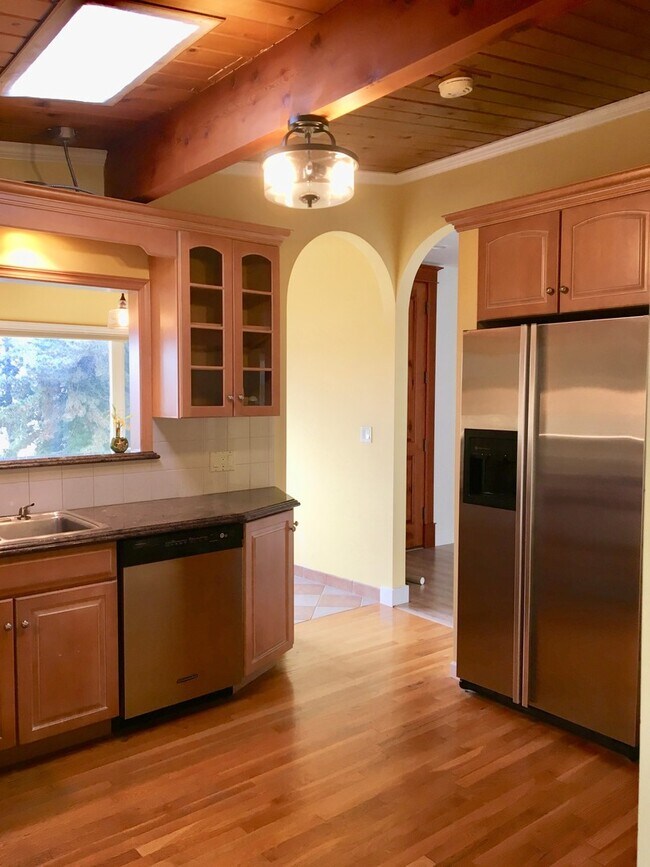 Foto del edificio - Elegant South Mercer Island Home with Lake...