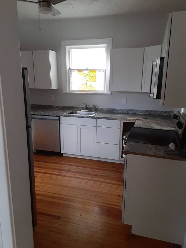 Building Photo - 2BR/2BA house