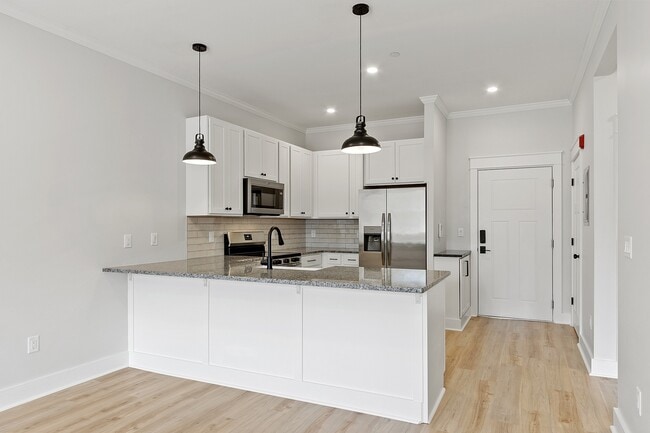 Building Photo - 843 Main St