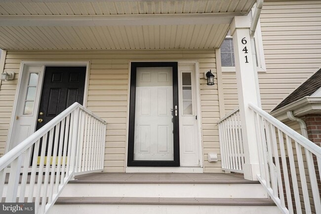 Foto del edificio - 641 Rosemary Dr