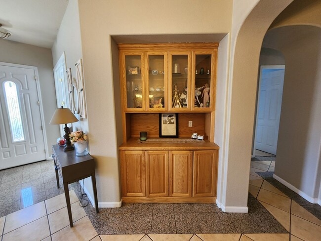 Building Photo - Beautiful Newman Home!