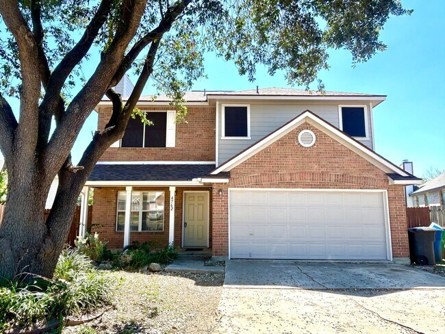 Foto del edificio - **APPLICATION RECEIVED** Gorgeous Two Stor...