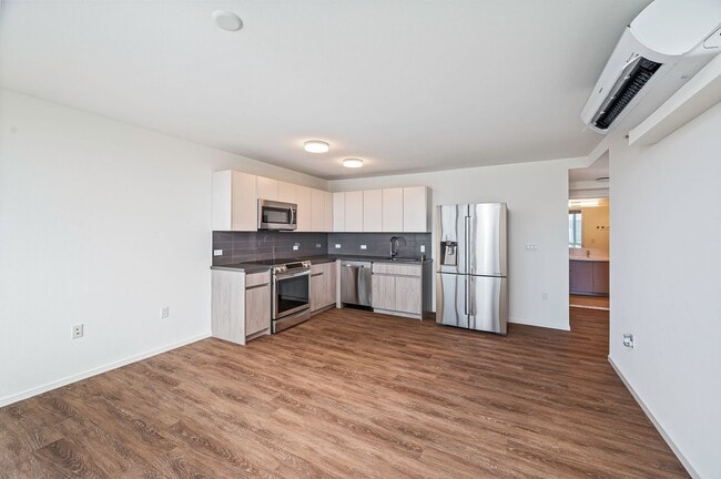 Building Photo - Kapiolani Residence - Great Location, Grea...