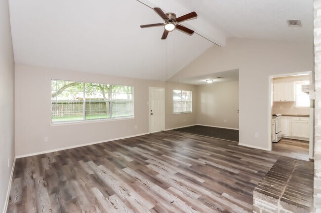 Building Photo - 2755 N Camden Pkwy