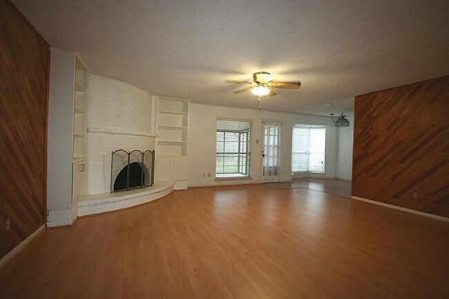 Building Photo - 16335 Brookford Dr