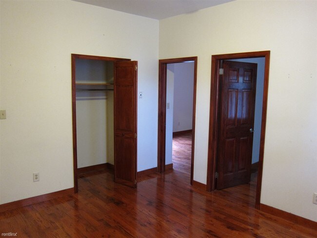 Foto del edificio - 1030 E 14th St