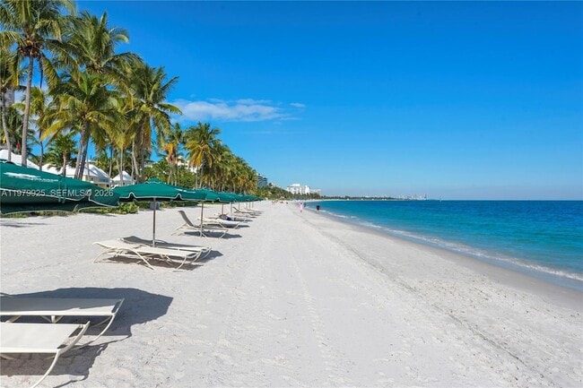 Foto del edificio - 781 Crandon Blvd