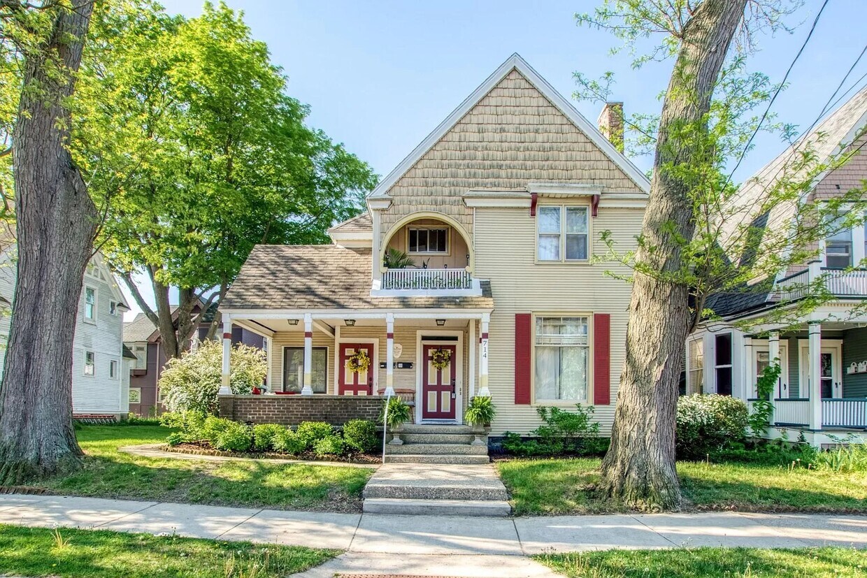 Primary Photo - 714 Cherry St SE