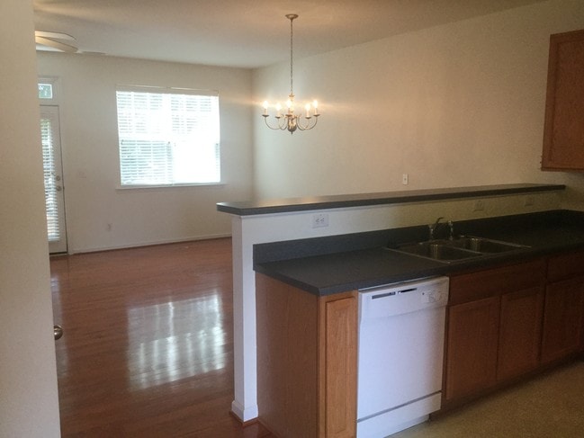 Foto del edificio - 8217 Martello Ln