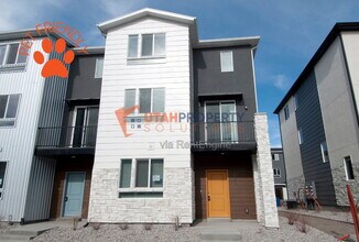 Building Photo - 1029 W 400 S