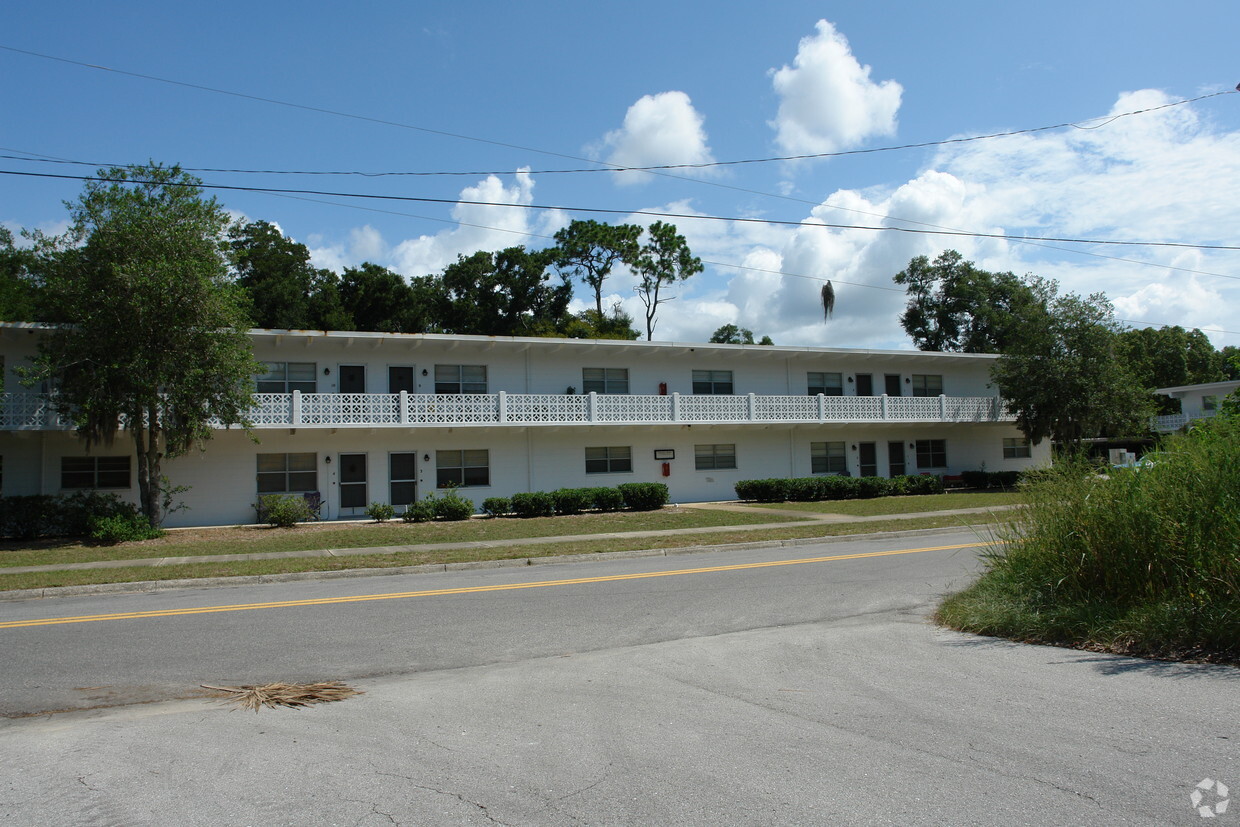 Primary Photo - Colonial Oaks
