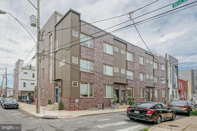Building Photo - 1100 E Hewson St
