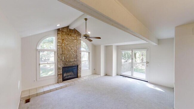 Foto del edificio - 455 Village Oaks Ct