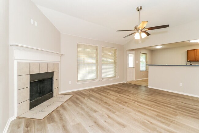 Foto del edificio - 726 Victoria Dr