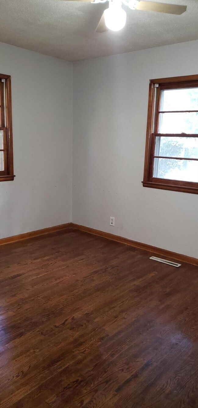 1105 S Sneed Ave, Sedalia, MO 65301 House Rental in Sedalia, MO