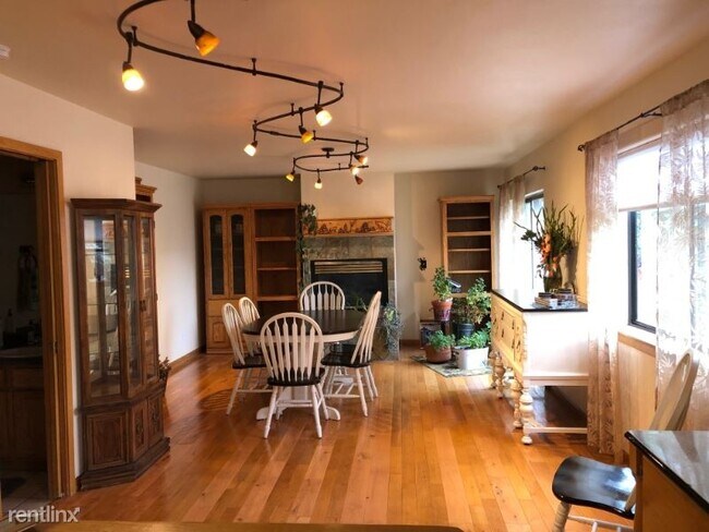 Building Photo - 4 br, 3.5 bath House - 435 Golden Eagle Dr