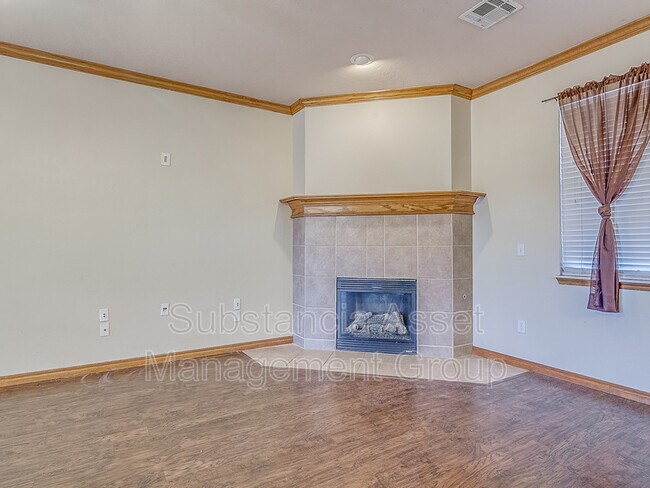 Building Photo - 901 NE 26th Ct