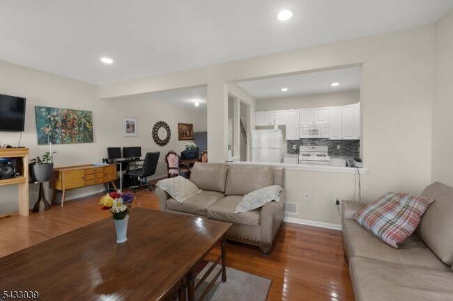 Foto del edificio - 158 Autumn Ridge Rd