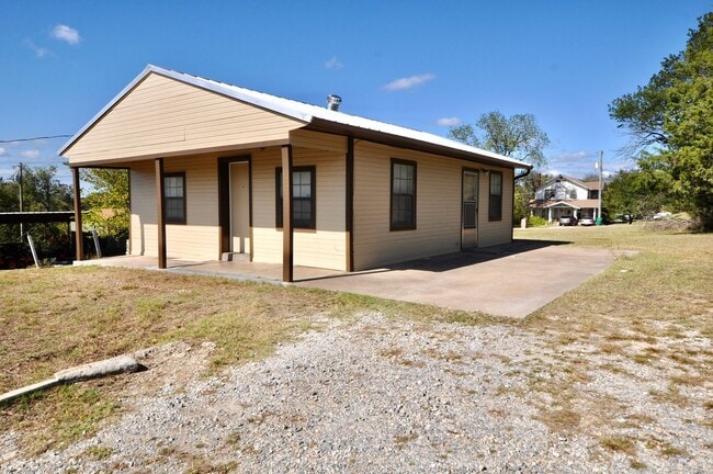 Building Photo - 507 Edna St