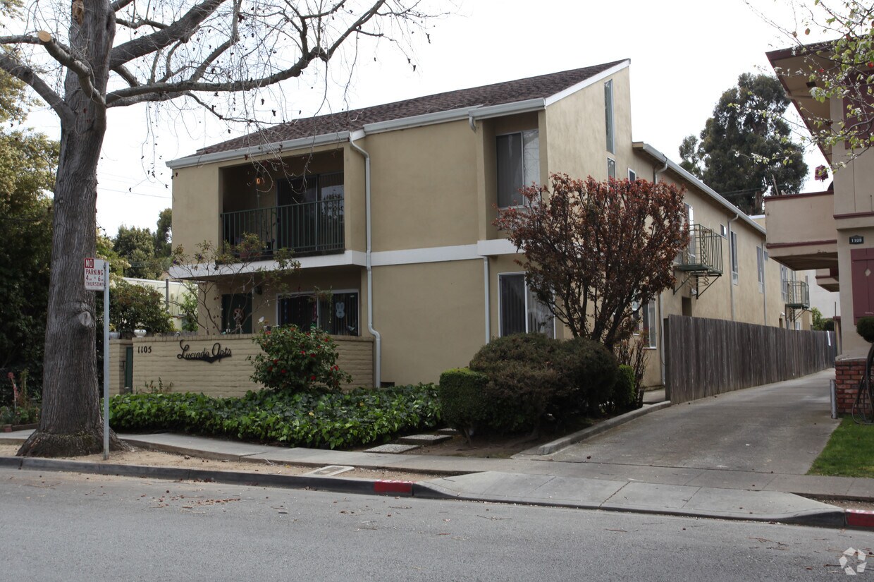 Building Photo - 1105 Capuchino Ave