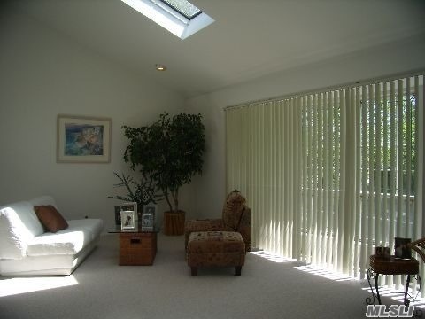 Building Photo - 30 Manors Dr