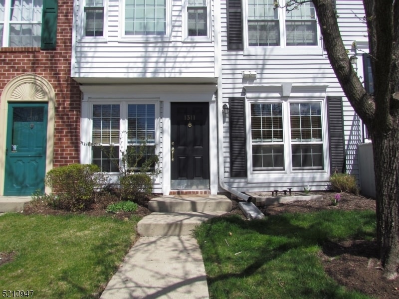 Primary Photo - 1311 Persimmon Ct