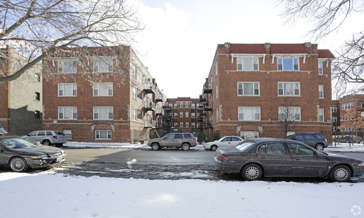 Primary Photo - 2101 E 67th St