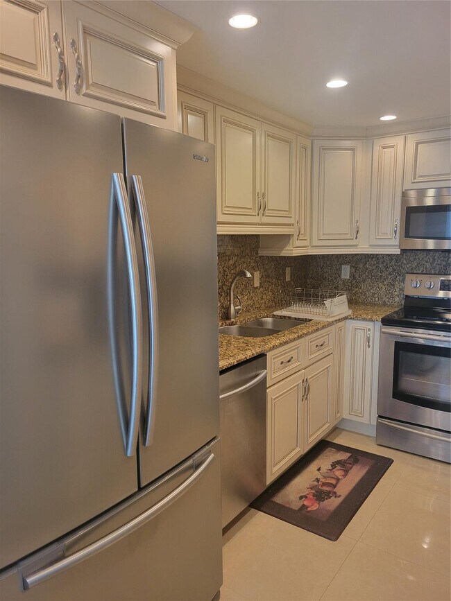 Foto del edificio - 2401 S Ocean Dr