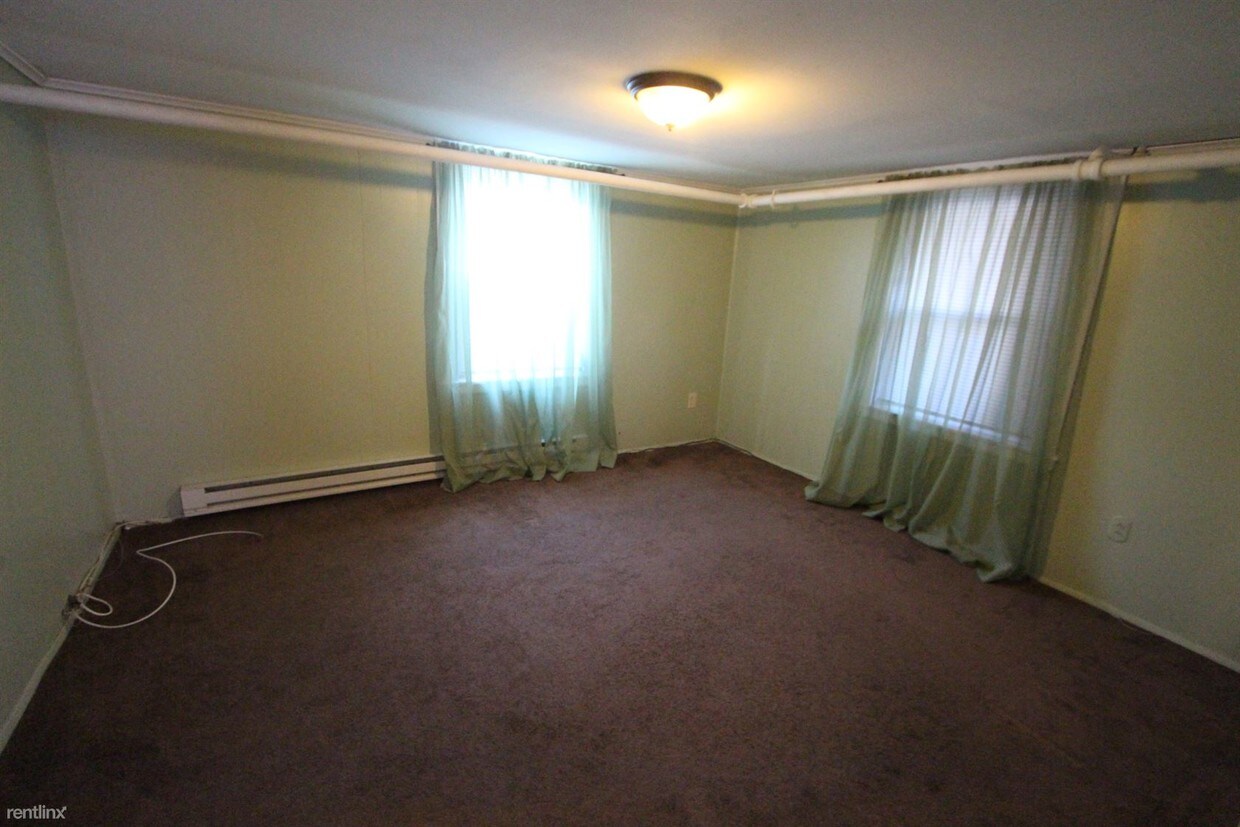Building Photo - 305 Rindge Ave
