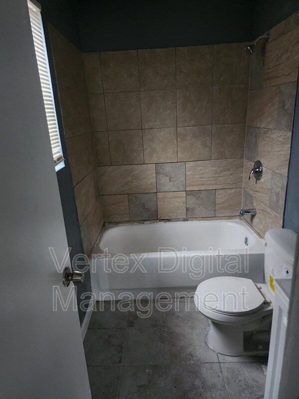 Foto del edificio - 3380 Benbow Dr