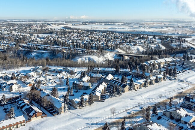 Photo aérienne - Hartford County Townhomes
